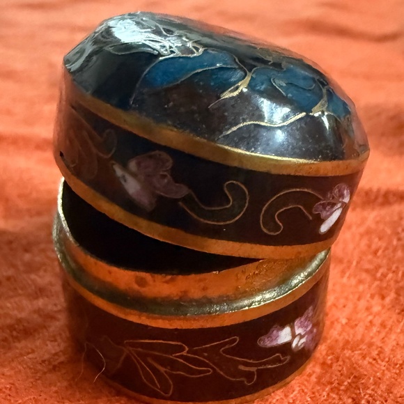 Vintage Hand-Painted cloisonné Oval pill Box W/Lid - Picture 3 of 11